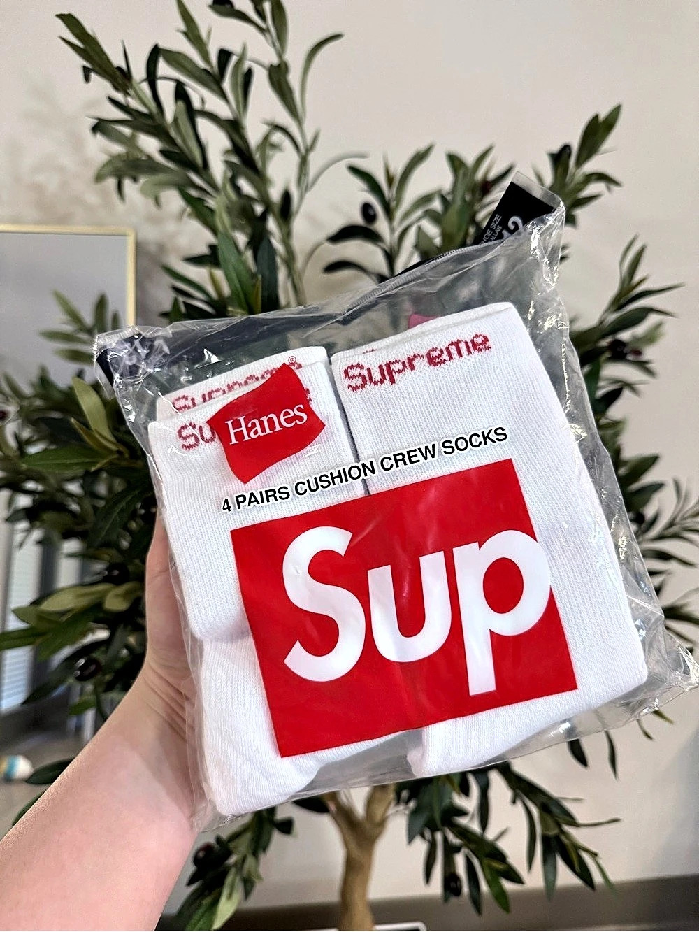 Supreme Hanes Crew Socks (4 Pack) White & Red NWT